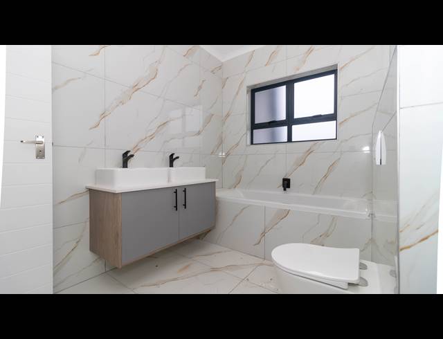 3 BEDROOM APARTMENT FOR SALE IN SANDOWN